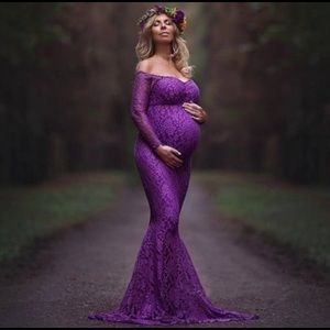 Lace maternity gown